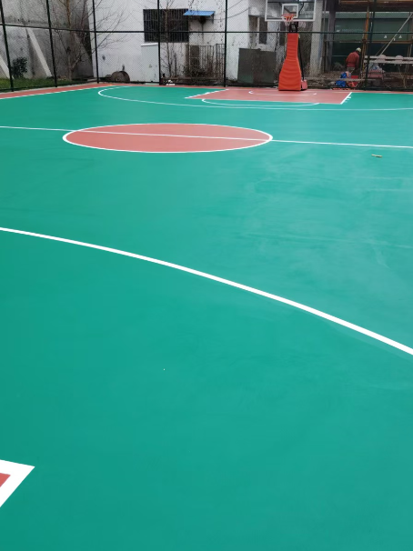 大英 球场长期使用易出现地面开裂